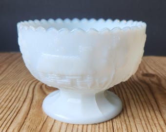 Ponchera de juguete antigua de Caperucita Roja con ópalo EAPG