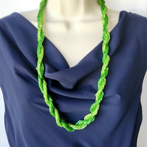 60&#39;s Vintage Lime Green Beaded Twist Necklace