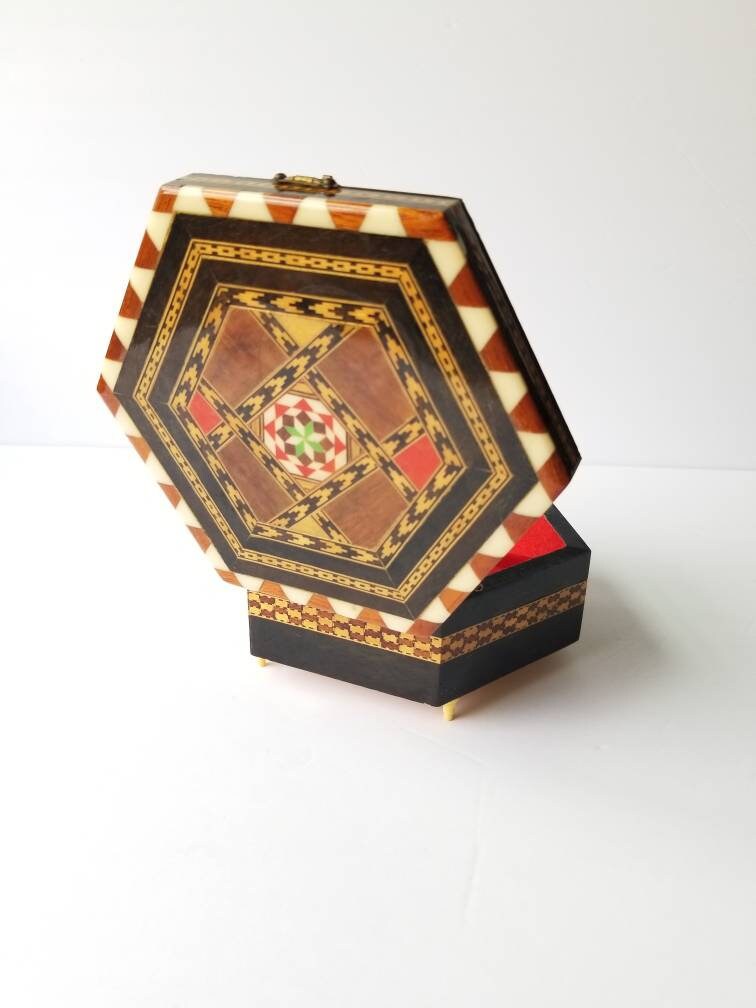 stinga tarsia 象眼細工　木製　オルゴールつき　ジュエリーボックス スペイン製 グラナダ GAUDI オルゴール 宝石箱 寄木細工