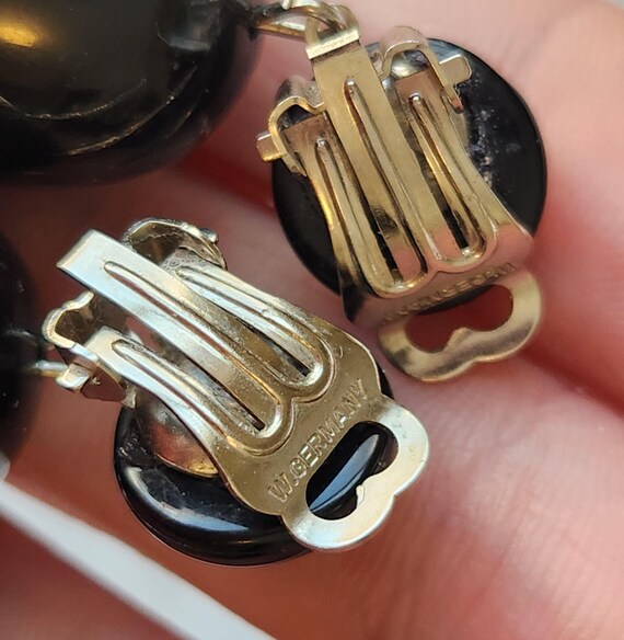 Boucles d'oreilles à clips anciennes. Ambre? Bakélite