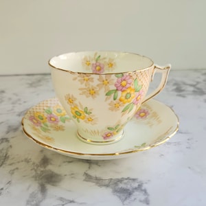 Beautiful 1940s Vintage Hand-Painted Flower Cottage Core Wellington English Bone China Tea Cup & Saucer