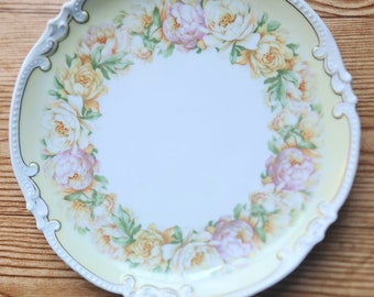 Assiette plate antique Adolf Persch en porcelaine d'Autriche, motif chou roses, 1902-10