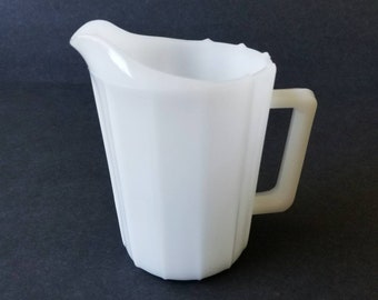 Entzückender Vintage Milchglas Kleiner Milch oder Saft Krug