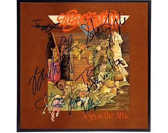 Replica autografata della copertina dell'album "Toys in the Attic" degli Aerosmith,