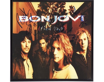 Replica autografata della copertina dell'album These Days di Bon Jovi,