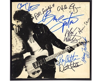 LA CORNICE E' INCLUSA! Replica della copertina dell'album di tutti i membri della band di Bruce Springsteen "Born to Run" autografata, 12" x 12",