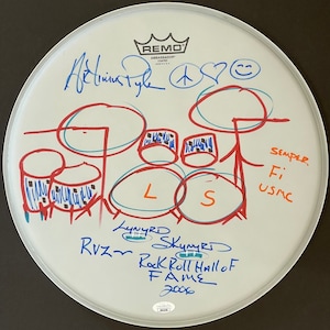 Réplica de parche de batería de 10&quot; autografiada y firmada por Artimus Pyle de Lynyrd Skynyrd