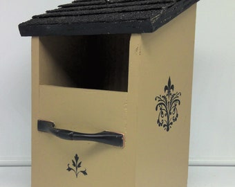 Nesting Box Birdhouse Beige w/Fleur-De-Lis Scrollwork~Exterior Roof Shingles~Decor~Lawn~Garden~Yard~Wildlife~Tree Art