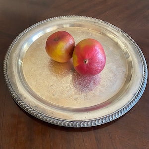 WM Rogers Silver Plated Round Serving Tray. Vintage WM Rogers Large Drink Platter With Rope Edge