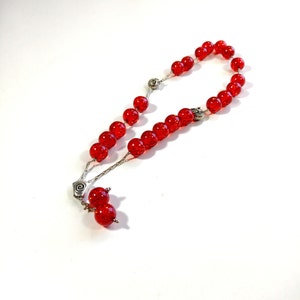 Perles d&#39;inquiétude Komboloi en verre rouge : amulette grecque en forme de hibou et en spirale