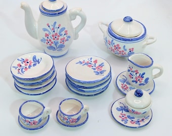 Vintage Dollhouse Miniature Ceramic Tea & Coffee Set – 21 Pieces – Hand Painted – 1:12 Scale