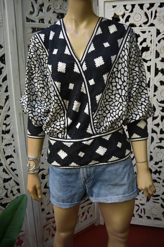 Gorgeous 80s silk op-art blouse - image 5