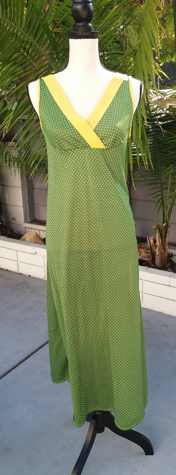 ViNtAgE authentic 1960's green with white polka do