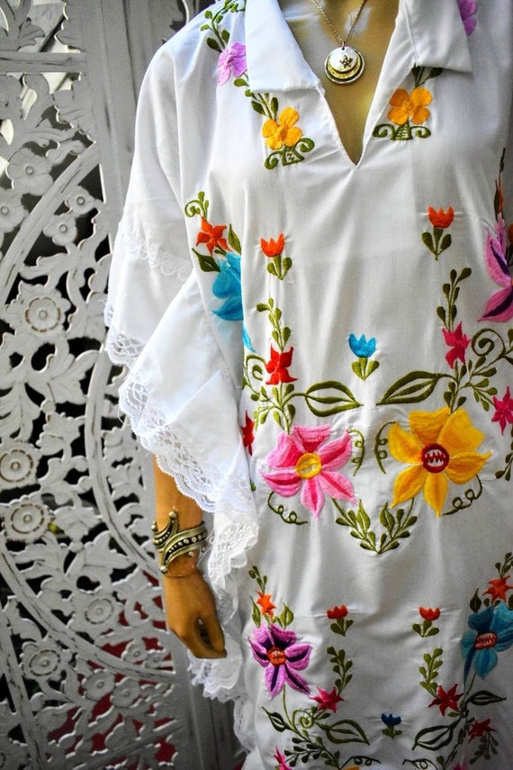 LOVELY 1970s/80s embroidered ruffled kaftan size M