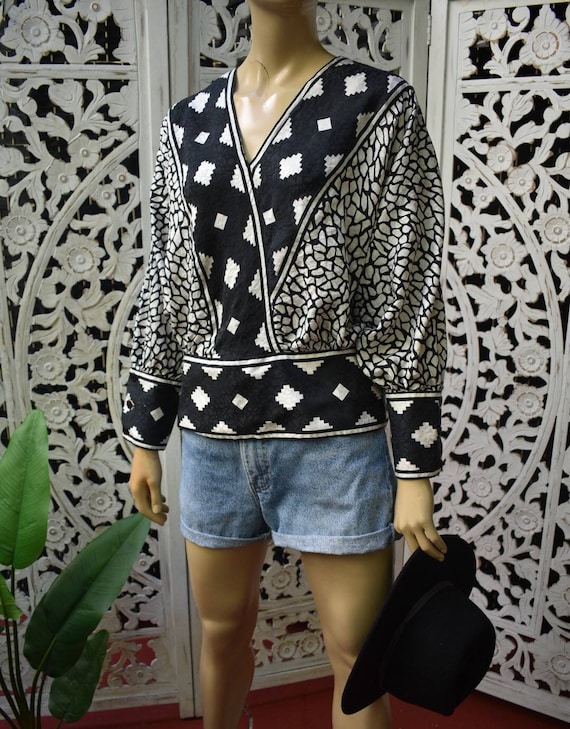 Gorgeous 80s silk op-art blouse - image 1