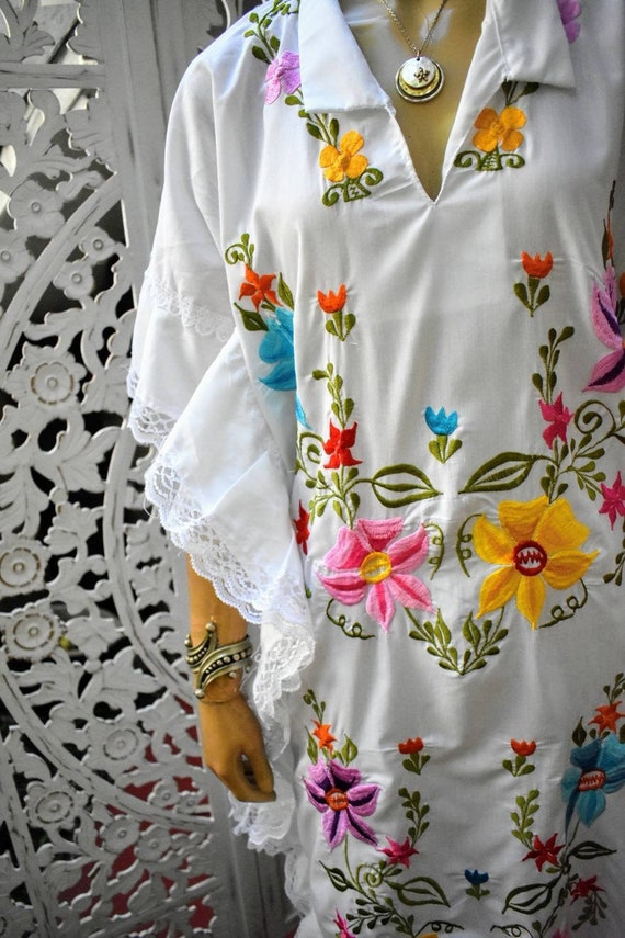 LOVELY 1970s/80s embroidered ruffled kaftan size M