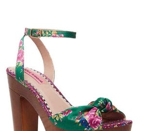 Y2K whimsy fairy Betsey Johnson green floral platform retro 40s sandal size 7.5