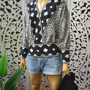 Gorgeous 80s silk op-art blouse, Diane Freud vibes