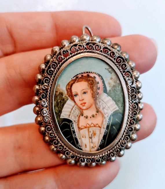 Antique Sterling Silver Queen Elizabeth Brooch/ Pe