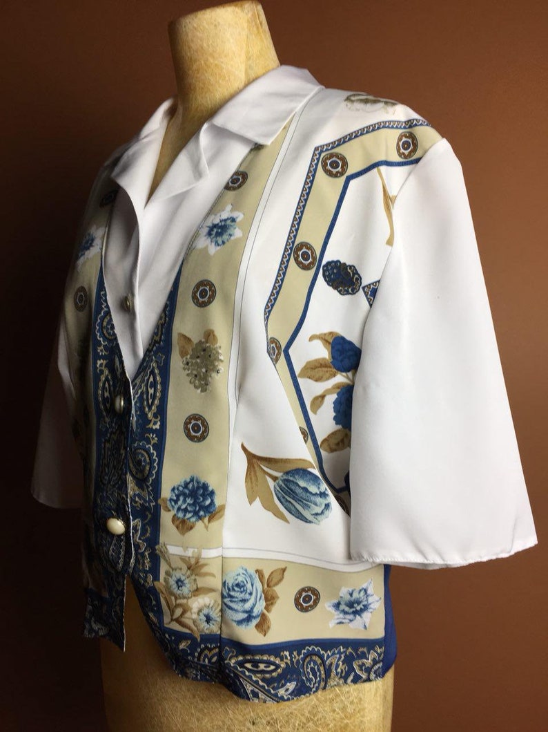1970s Printed Blouse Buttoned Shirt Festival Top Ultra Soft Fitted Vintage 90s Short Sleeve XS S M Small Medium Floral Print White Shirt VTG