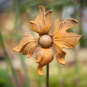 Rusty Ornate Flower Plant Stake