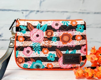 Clutch handbag with 6 card slots, and 1 slip pocket for documents. Wristlet purse made of Cotton with Flowers print and piping for structure