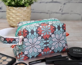 Trapezium Toiletry Bag for Cosmetic or Makeup made of Fabric - Zippered Pouch for Travel Organizing with Geometric pattern