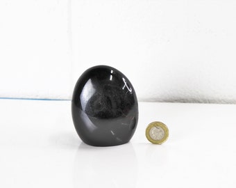 13) Cristal de turmalina negra pulida de forma libre