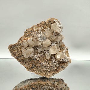 Grande cerussite su matrice di barite 1,6 kg / Campione minerale marocchino / Aggregato di cristalli fluorescenti / Pezzo da collezione