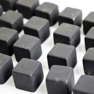 1 x shungite cube unpolished   2 x 2 cm