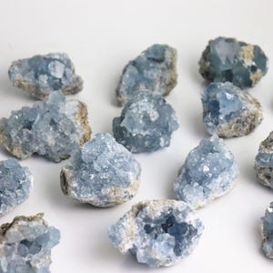 1x celestite crystal geode / celestine  100-200g