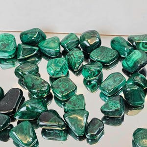 Gobelets en cristal de malachite naturel