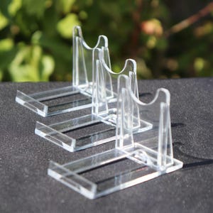 3 x plastic displaystandaards voor kristal/mineraal - in elkaar draaien