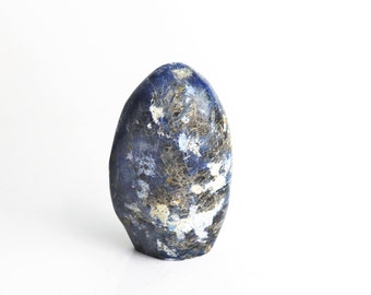 13) Cristal de sodalita de forma libre Madagascar