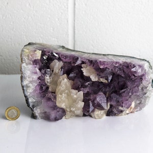 AM14) Large Amethyst Crystal Geode