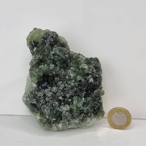 5) Cúmulo de cristal verde de prehnita