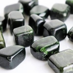 Nephrite jade crystal tumblestone x1