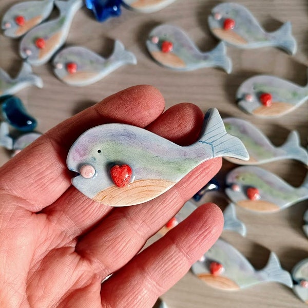 keramische walvis met magneet, keramische walvis, bruiloft gunst, huisdier, koelkastmagneet, keramikkunst, naïeve kunst, thuis verfraaiing