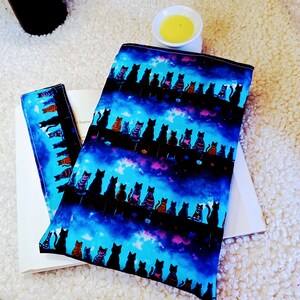 Pochette, marque page OFFERT, réversible, protège livre, housse liseuse, format broché, cadeau lecteur