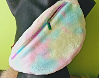 Sac banane moumoute rainbow, sirène, arc en ciel. Confort et style pour l'automne et l'hiver! sac adolescente, banane polaire, cadeau unique