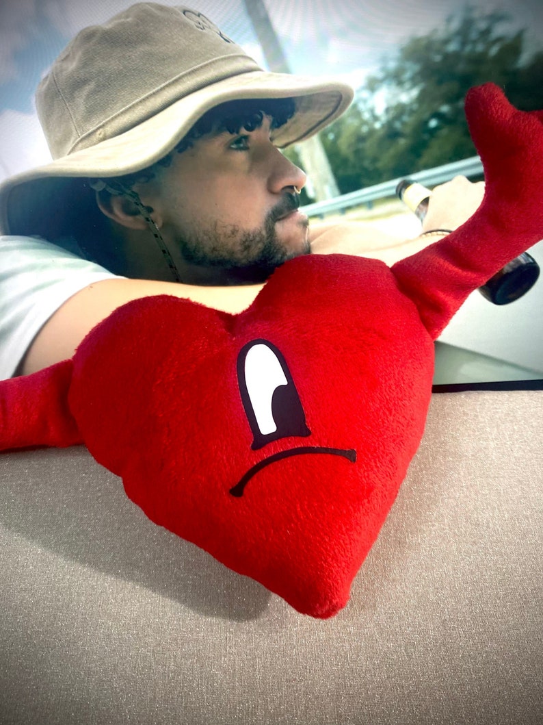 Bad bunny pillow, verano sin ti, heart bad bunny ted peluche corazón benito, hat stylish YHLQMDLG, car accessories bad bunny, plushies plush 