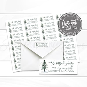 Pode incluir: Etiquetas de endereço de devolução imprimíveis com uma árvore de folha perene em estilo aquarela e glitter dourado. As etiquetas mostram o texto "The Patrick Family" e o endereço "1525 Highway 979 Mandeville, LA 72524".