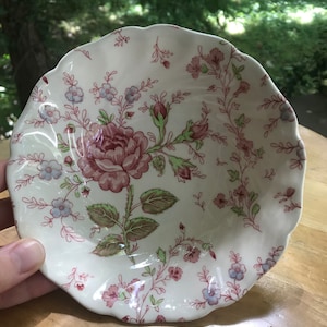 Vintage Johnson Brothers Rose Chintz Coupe Cereal Bowl // Pink Floral Bowl
