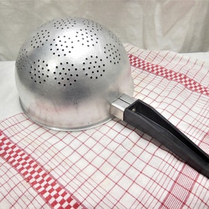 2.5 liter colander , Aluminum Sieve ,  Aluminum Strainer , Vintage Large Strainer ,  Food colander ,  Kitchen strainer