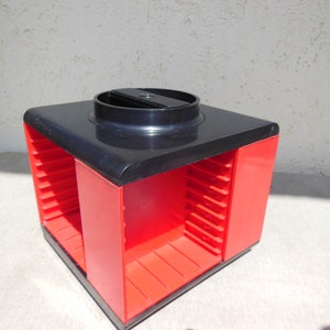 1970&#39;s Vintage Red Plastic Cassette Display Rack, Retro Cassette Tape Holder, Rotating Cassette Storage, Plastic Rotary Holder