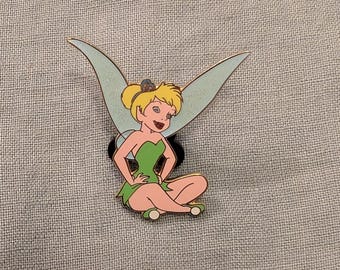 Pin oficial de intercambio de Disney de Campanilla riendo