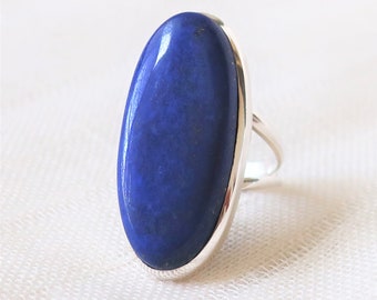 Anillo ovalado de lapislázuli en plata de ley, talla 6.5, piedra de 31 x 14 mm.