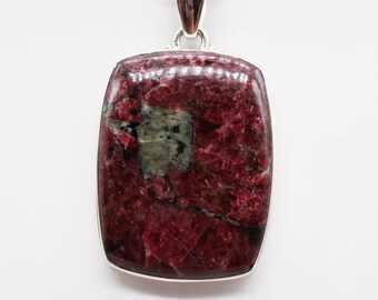 Colgante de plata de ley/eudialita, tamaño de piedra 39 x 30 mm
