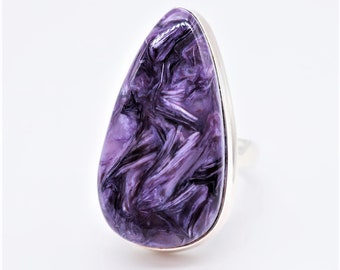 Anillo de plata de ley con charoita, talla 9.5, piedra de 30 x 15 mm.