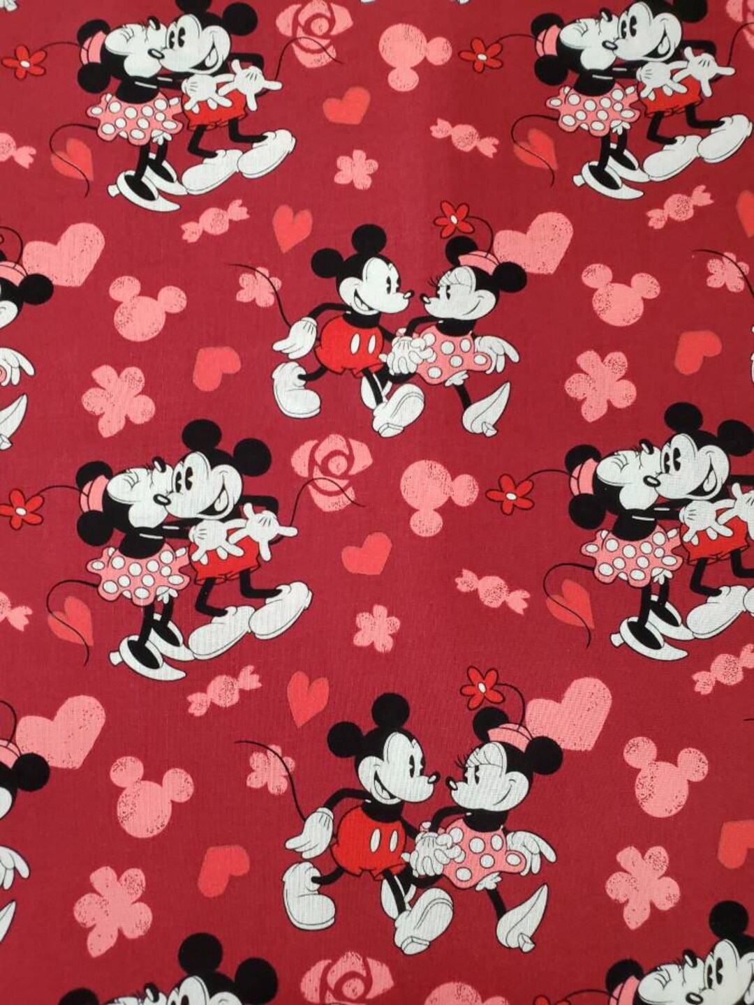 100+] Disney Valentine Wallpapers